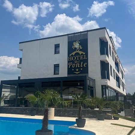 Hotel Del Ponte Targoviste Exterior photo